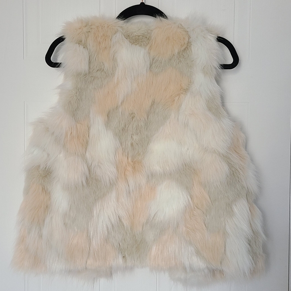 NEW! Faux fur vest - Picture 5 of 5